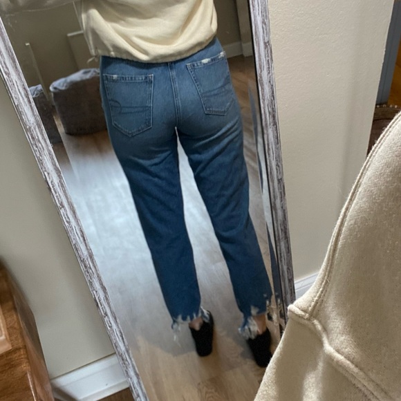 American Eagle High Rise Cropped Mom Jeans - Picture 7 of 8